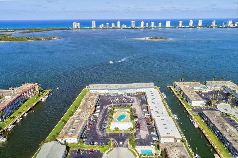 100 Shore Court - Photo 1