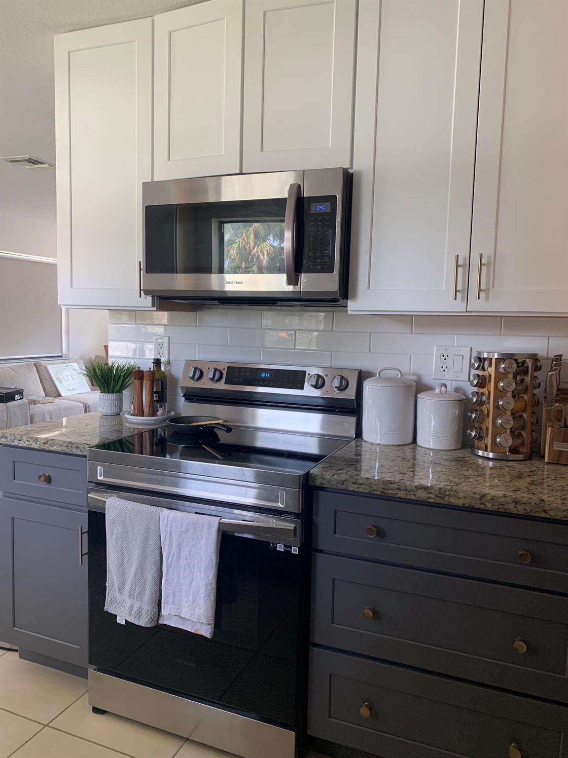 297 1 Avenue - Photo 1