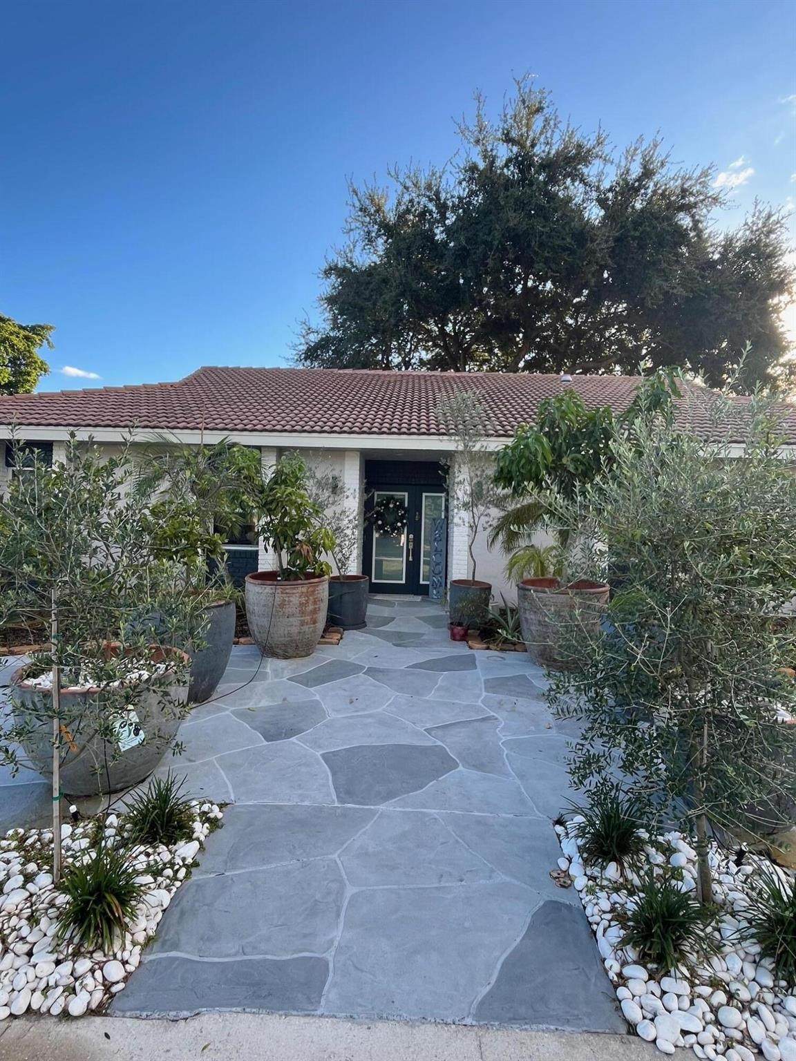 7598 Country Club - Photo 1