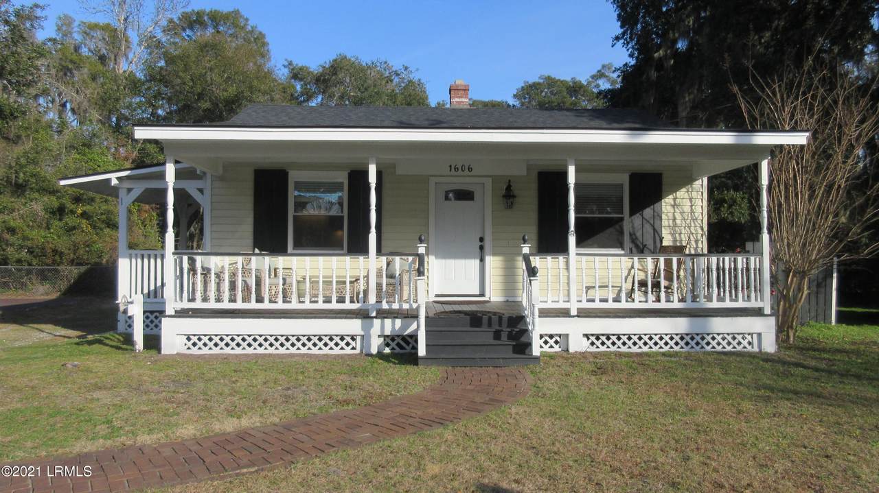 1606 Edinburgh Avenue - Photo 1
