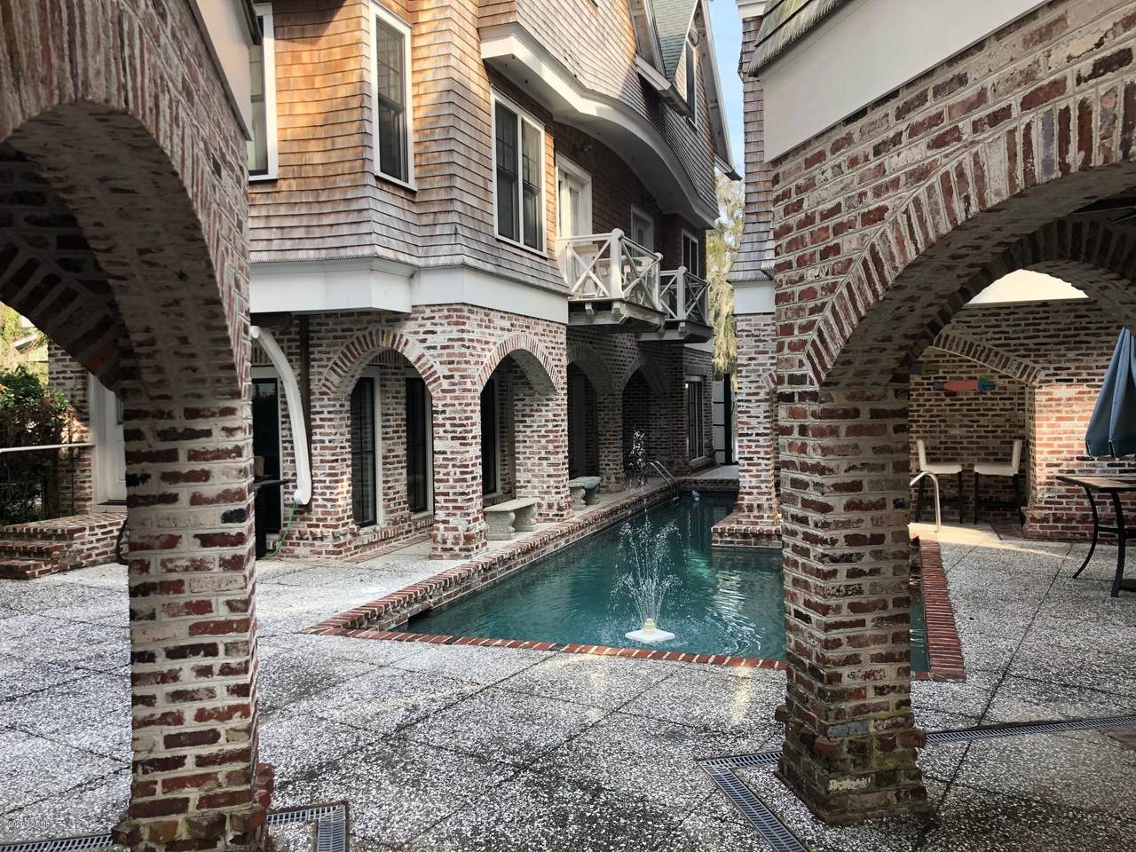1612 Paris Avenue - Photo 1