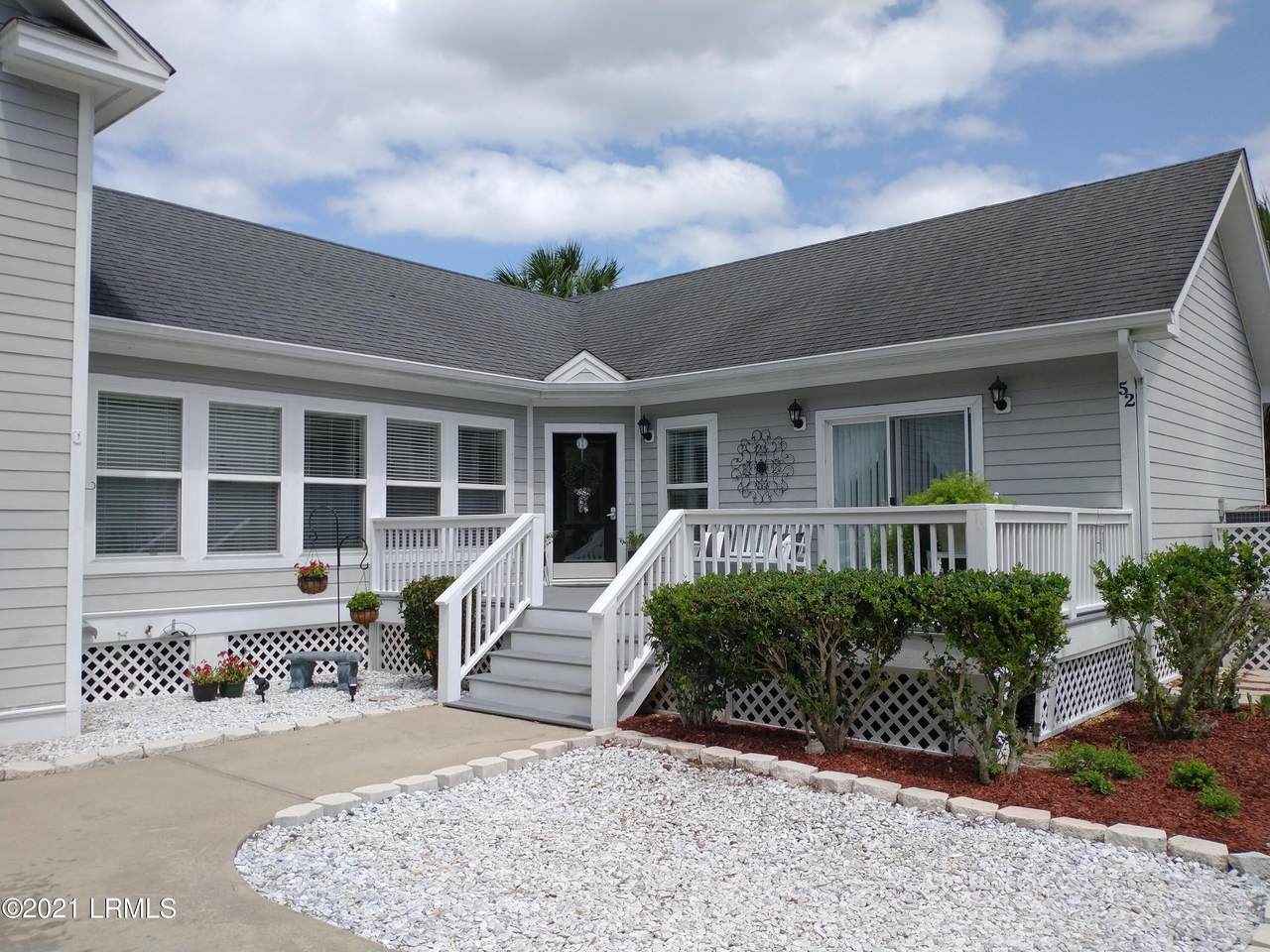 52 Tuscarora Avenue - Photo 1