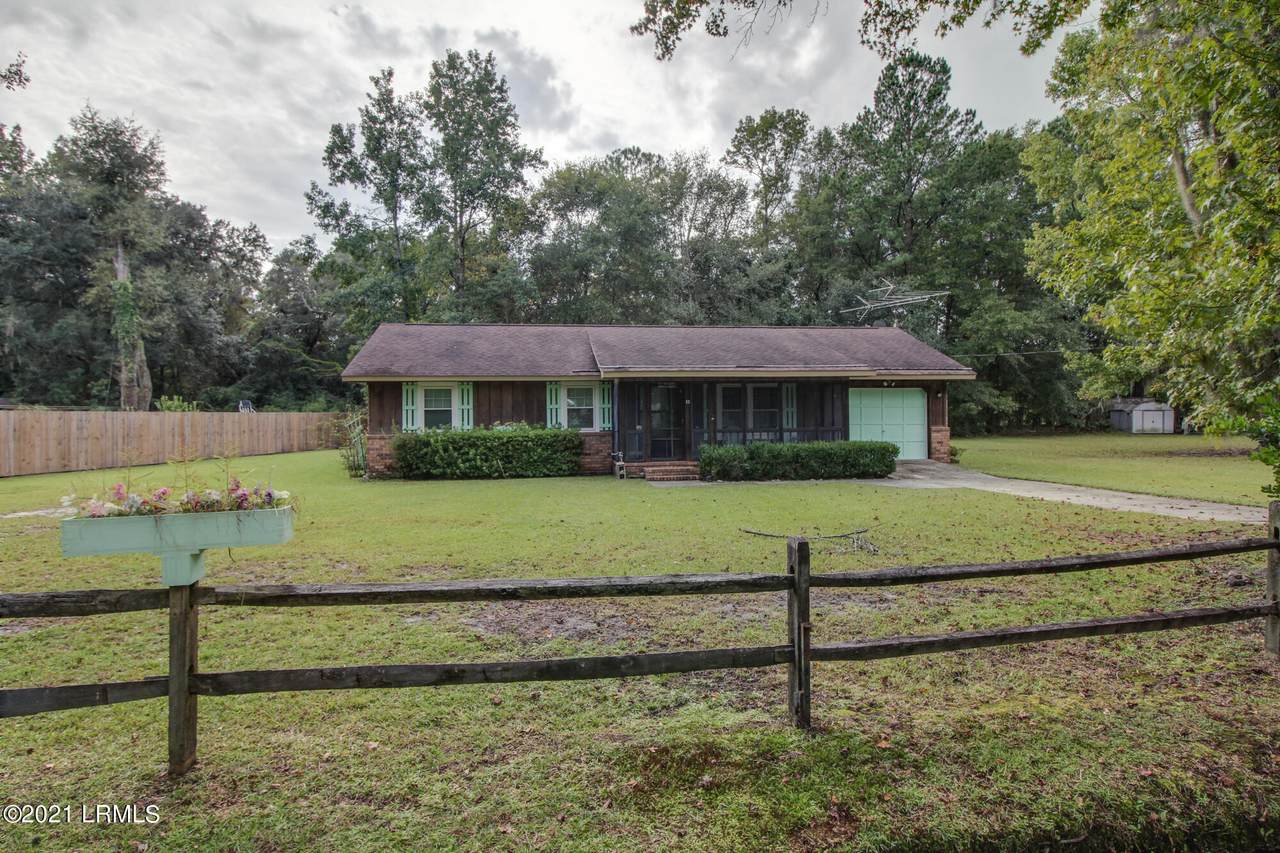33 Coopers Hawk Road - Photo 1