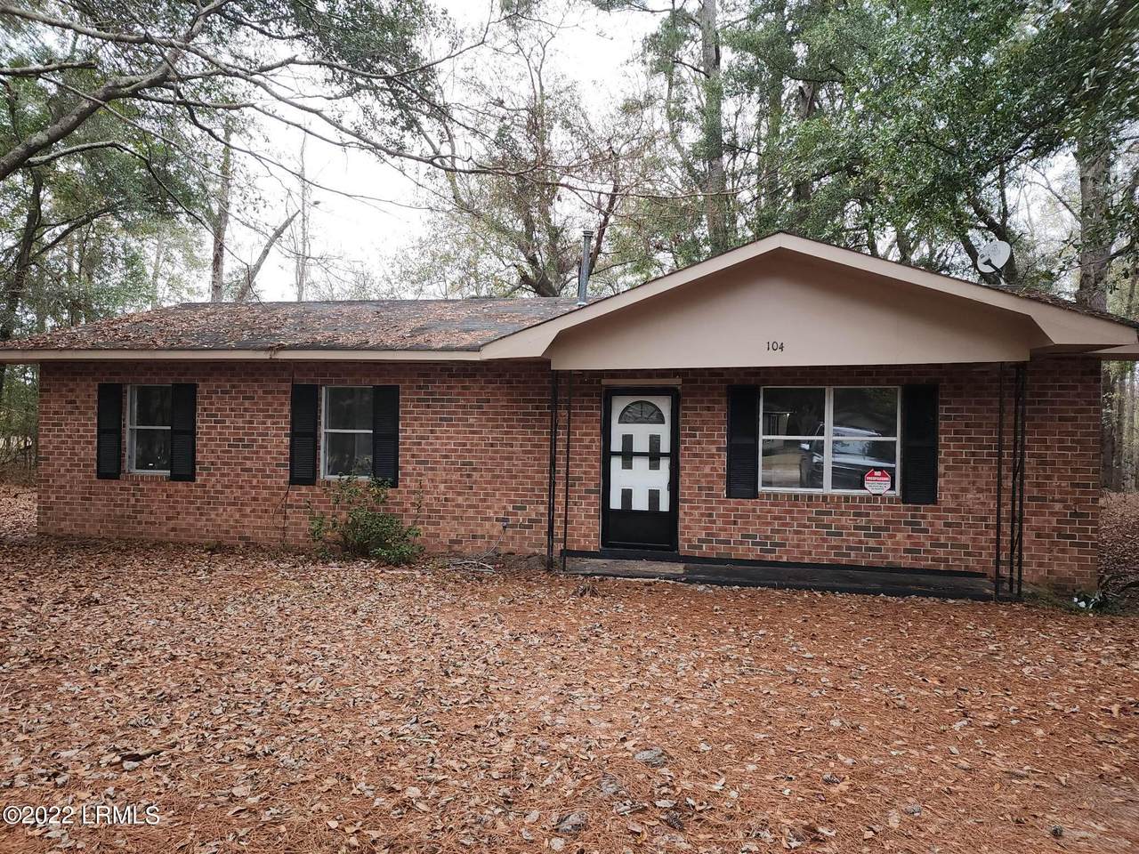104 Alexandra Circle - Photo 1