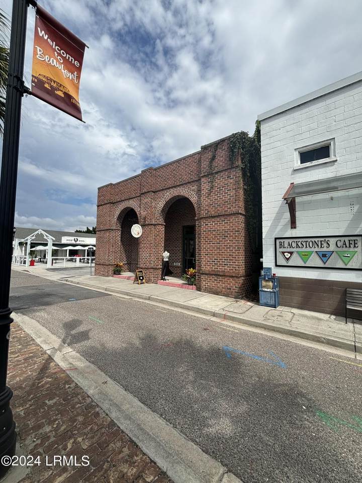 211 Scott Street - Photo 1