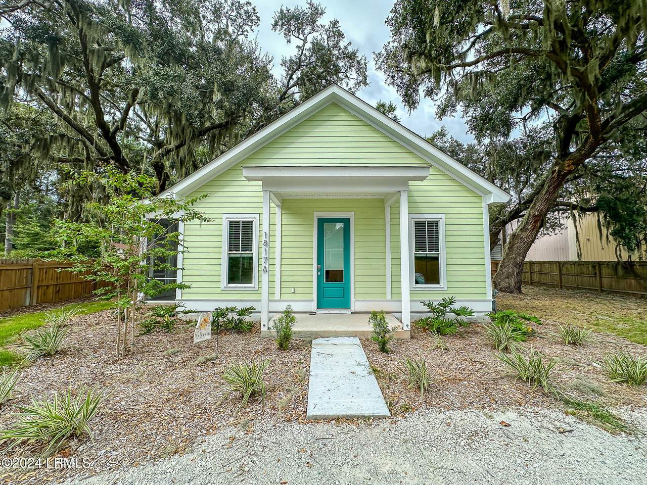 1817 Royal Palms Road - Photo 1