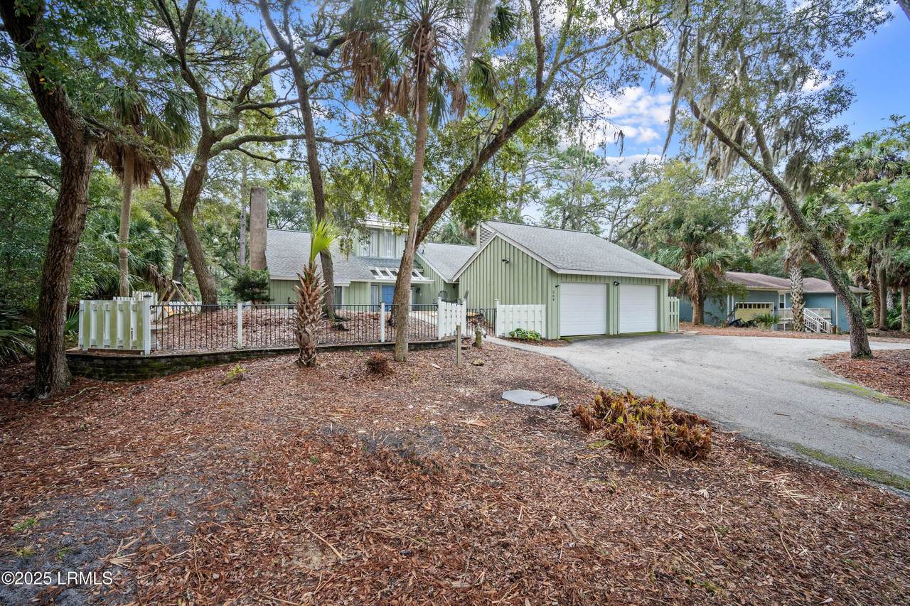 264 Tarpon Boulevard - Photo 1