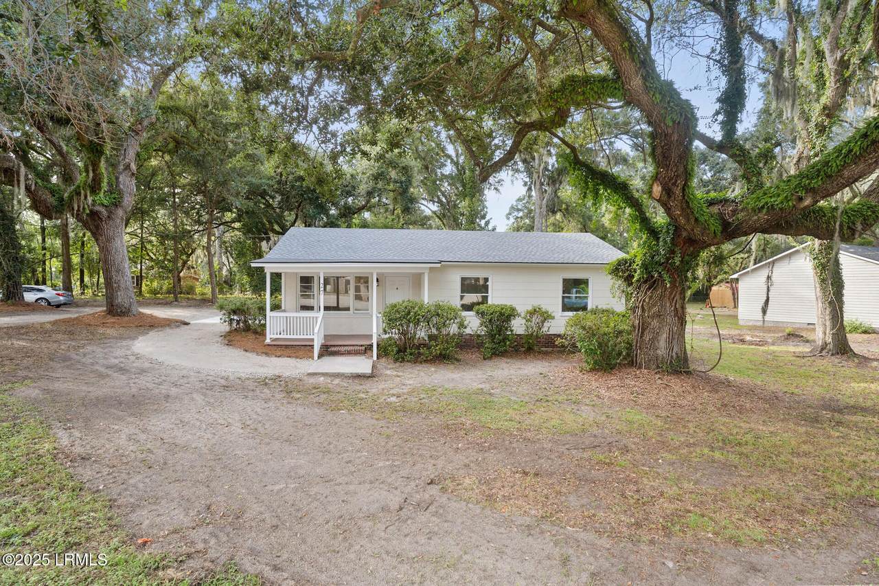 27 Miller Drive - Photo 1