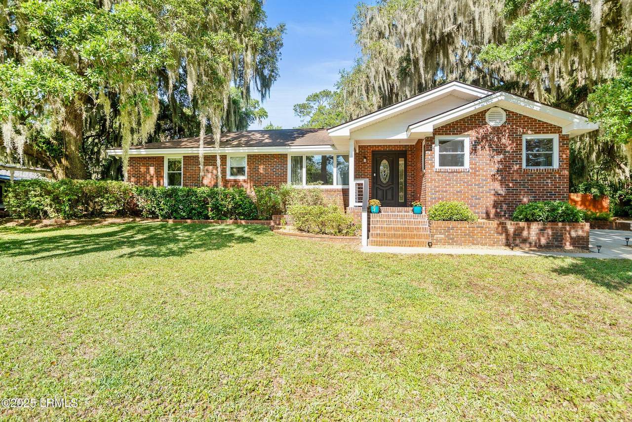 702 Center Drive - Photo 1