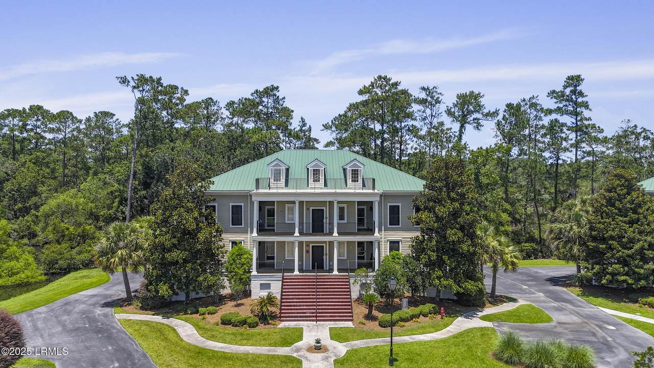 7 Crescent Circle - Photo 1