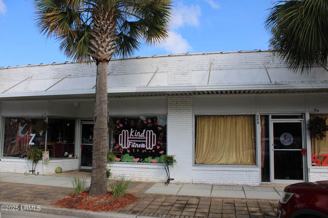 306 Lee Avenue - Photo 1
