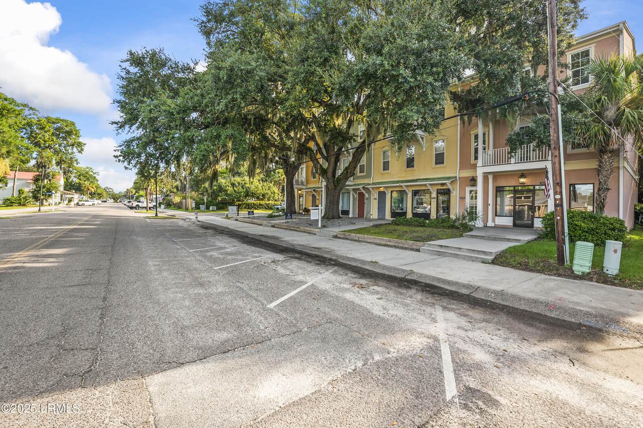 824 Paris Avenue - Photo 1