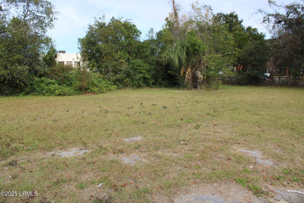  Address Not Published - Photo 1