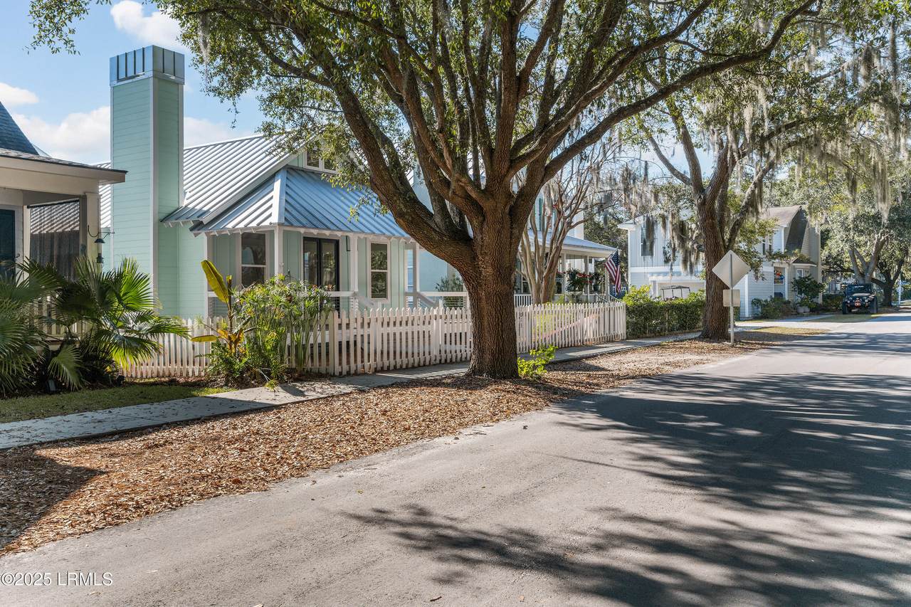 1013 11th Street - Photo 1