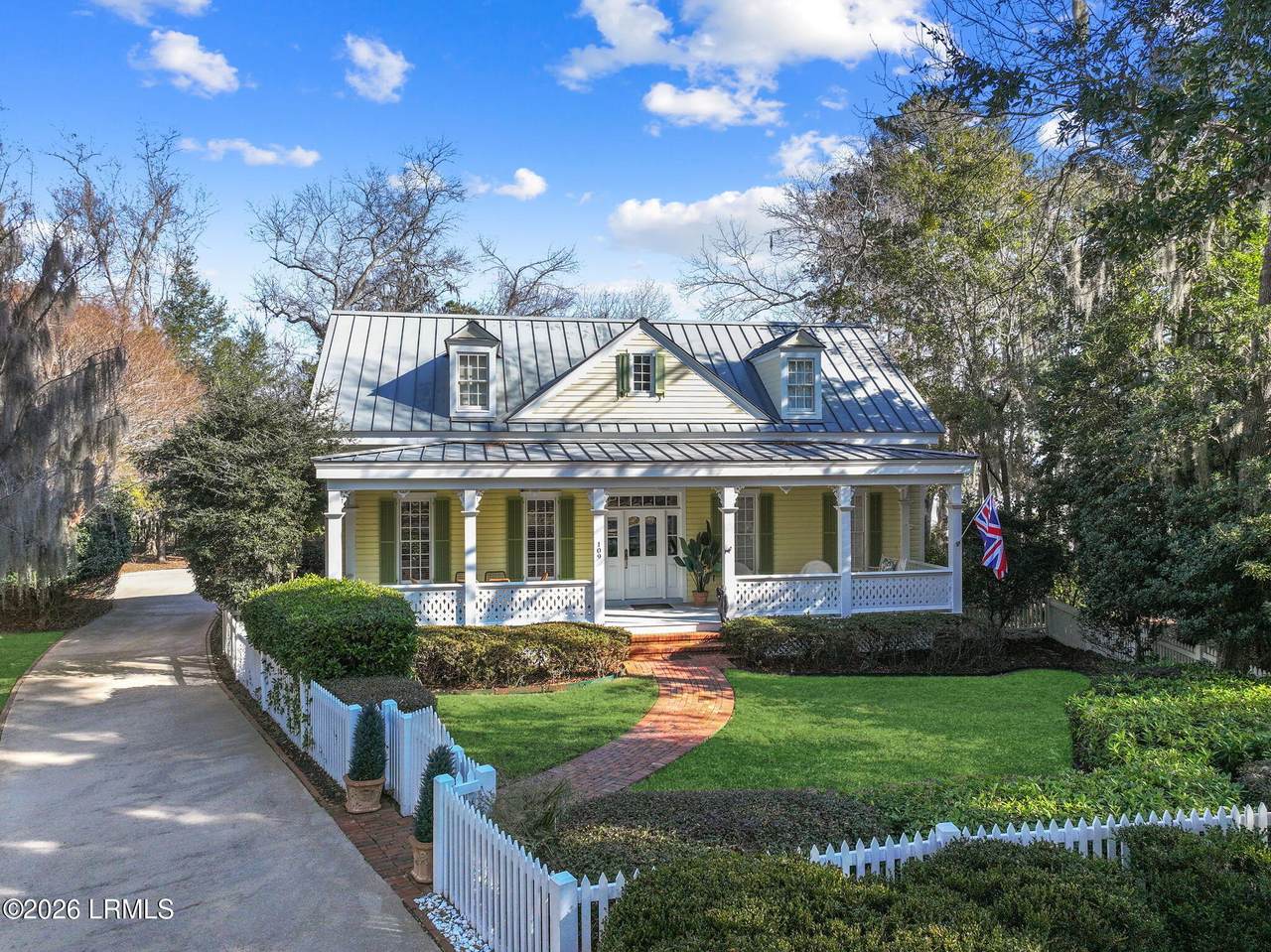 109 Five Oaks Circle - Photo 1