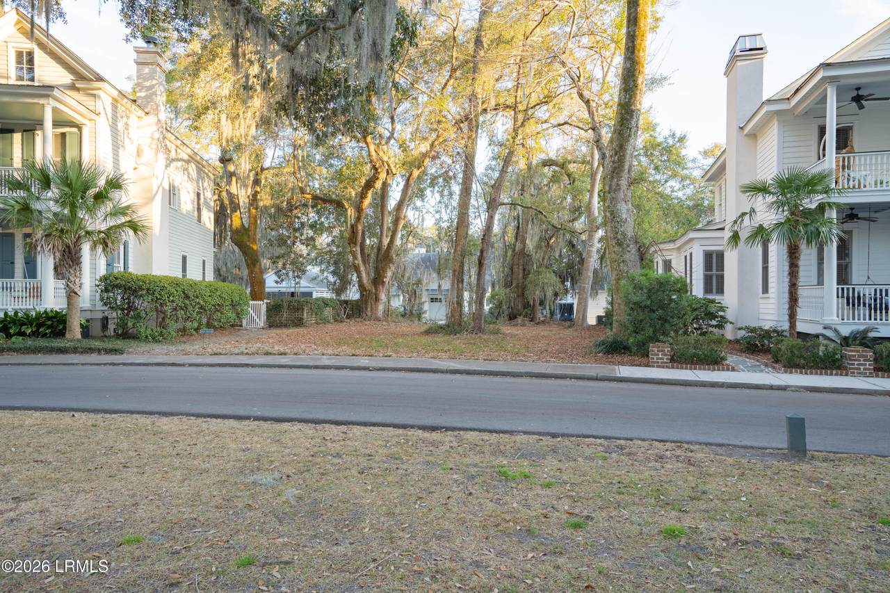 52 Grace Park - Photo 1