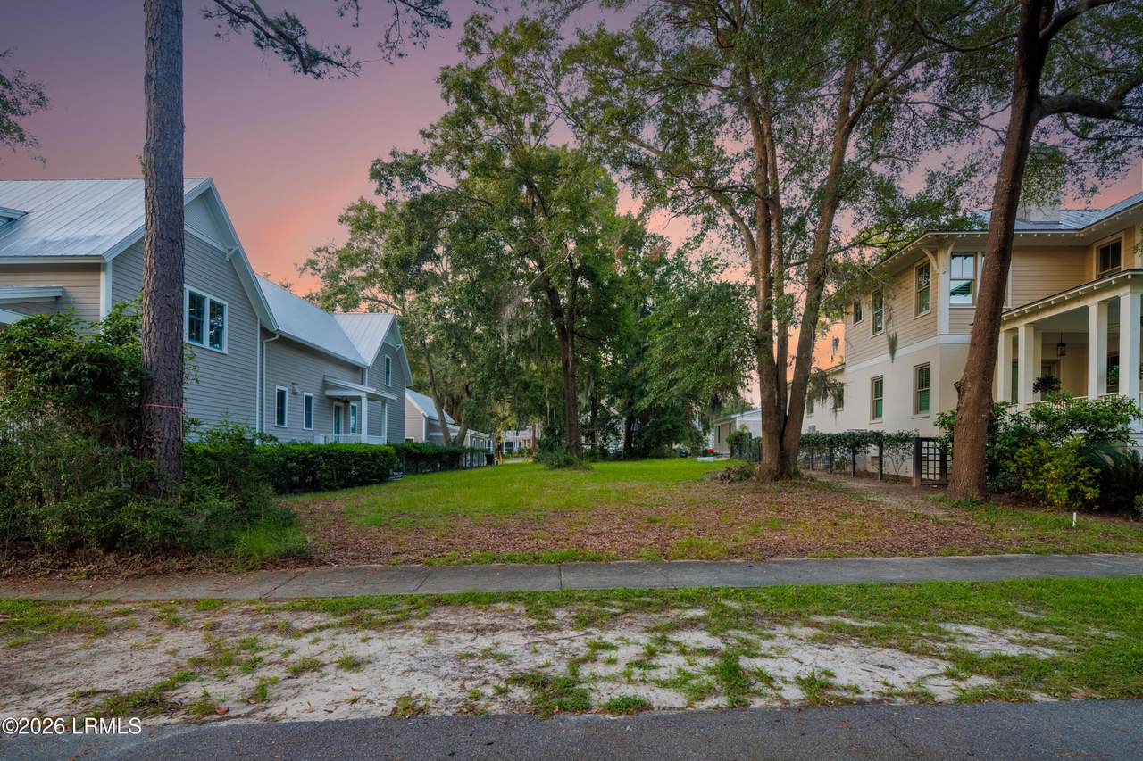 https://bt-photos.global.ssl.fastly.net/beaufortsc/1280_boomver_1_194974-2.jpg