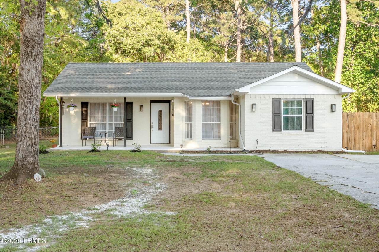 212 Middle Road - Photo 1