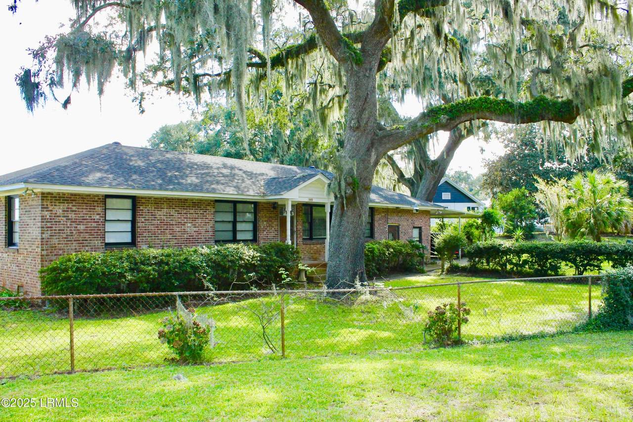 https://bt-photos.global.ssl.fastly.net/beaufortsc/1280_boomver_1_195886-2.jpg