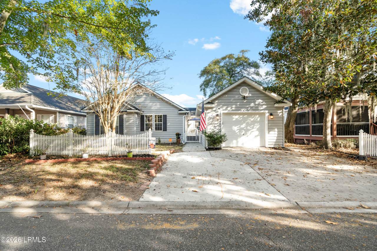 21 Caswell Avenue - Photo 1