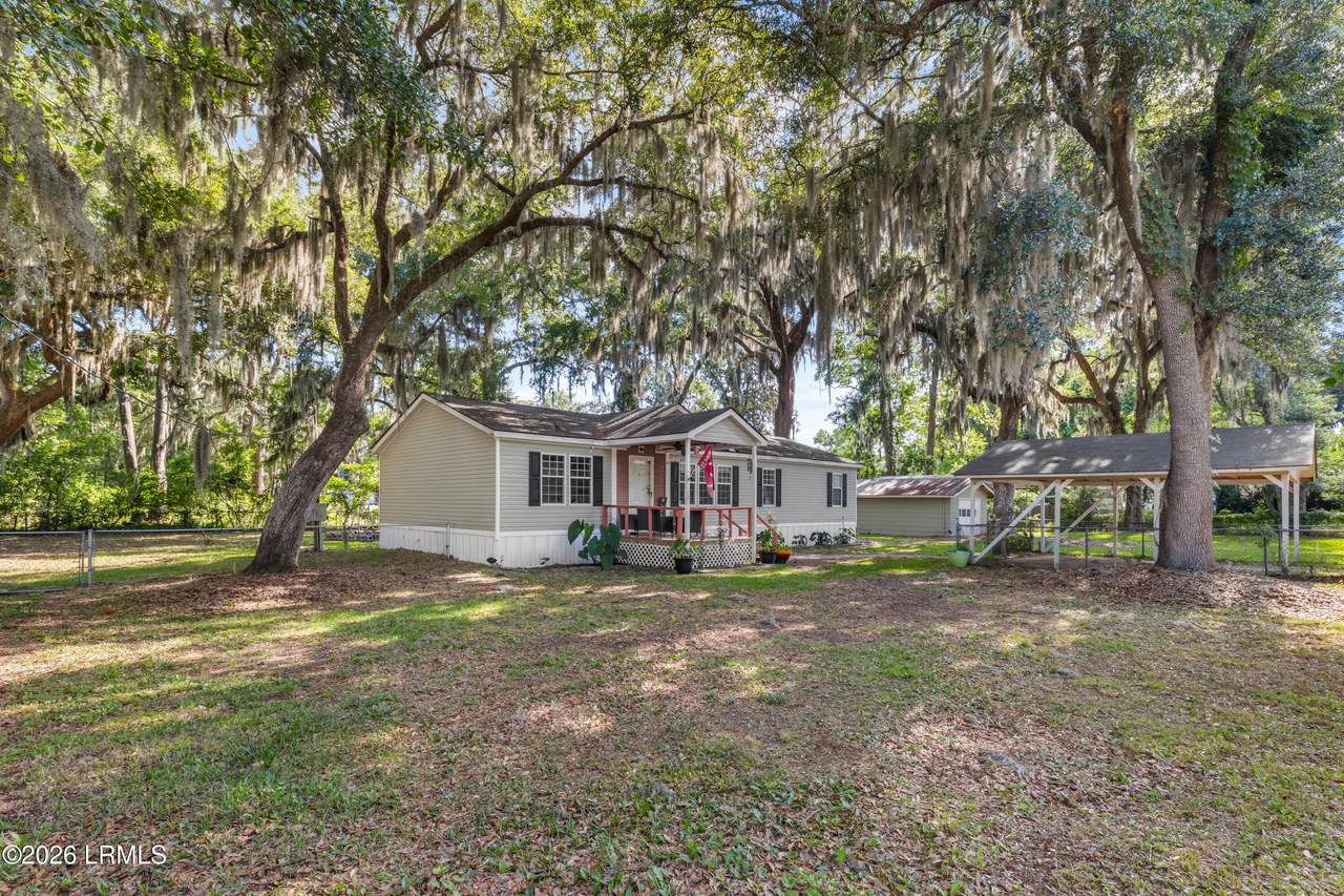 122 Bonaire Circle - Photo 1