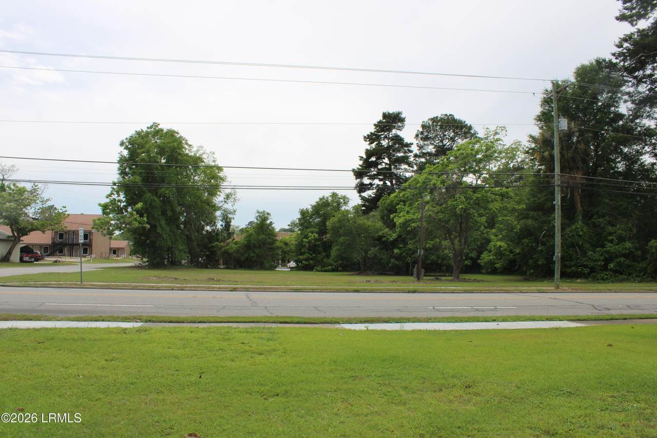 201 Elm Street - Photo 1