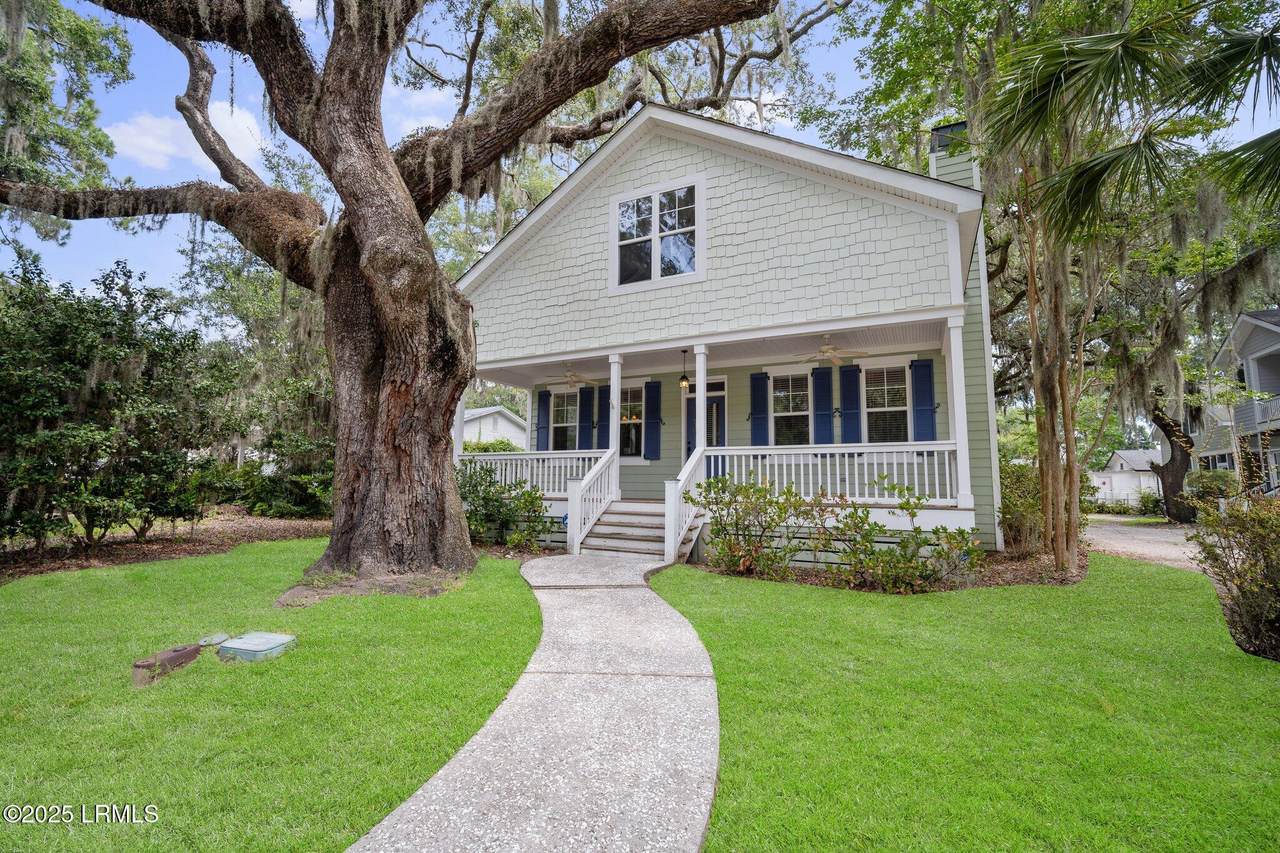 1301 Newcastle Street - Photo 1