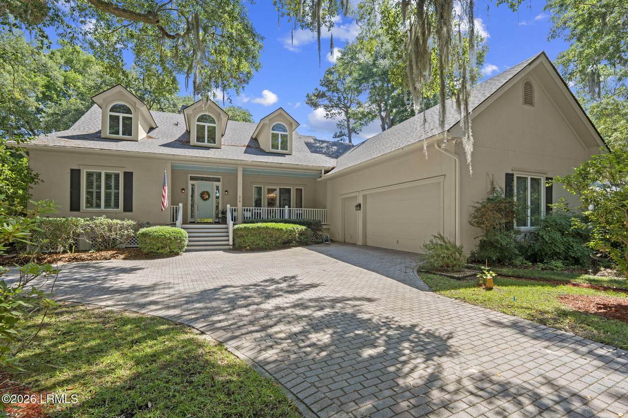 410 Island Circle - Photo 1
