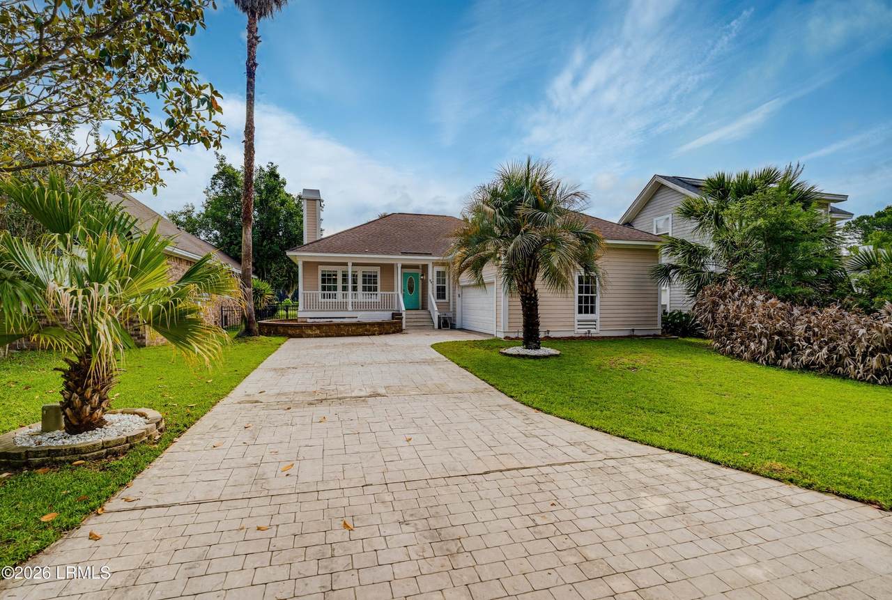 54 Tuscarora Avenue - Photo 1