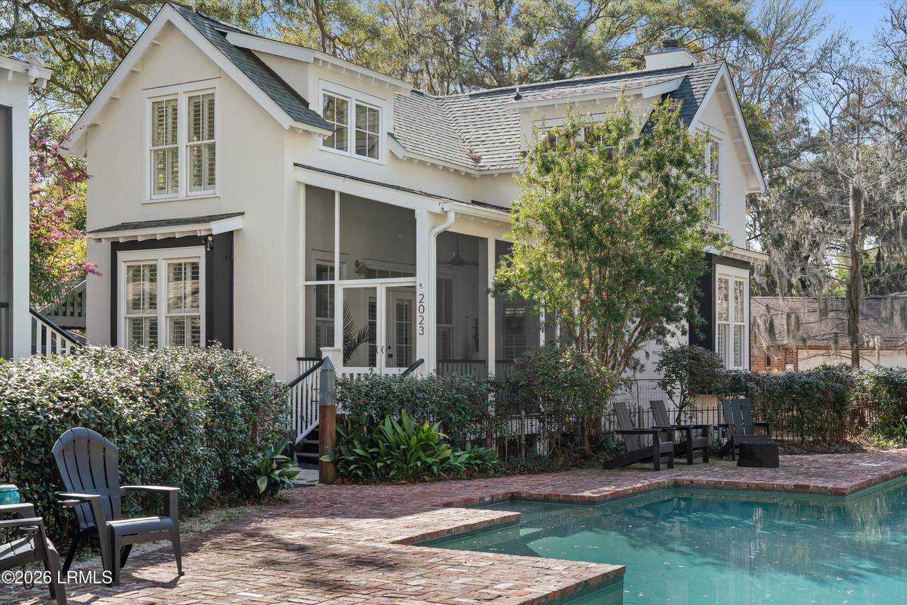 2023 Ashwood Circle - Photo 1