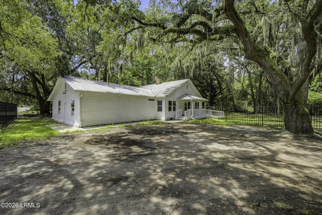1890 Trask Parkway - Photo 1