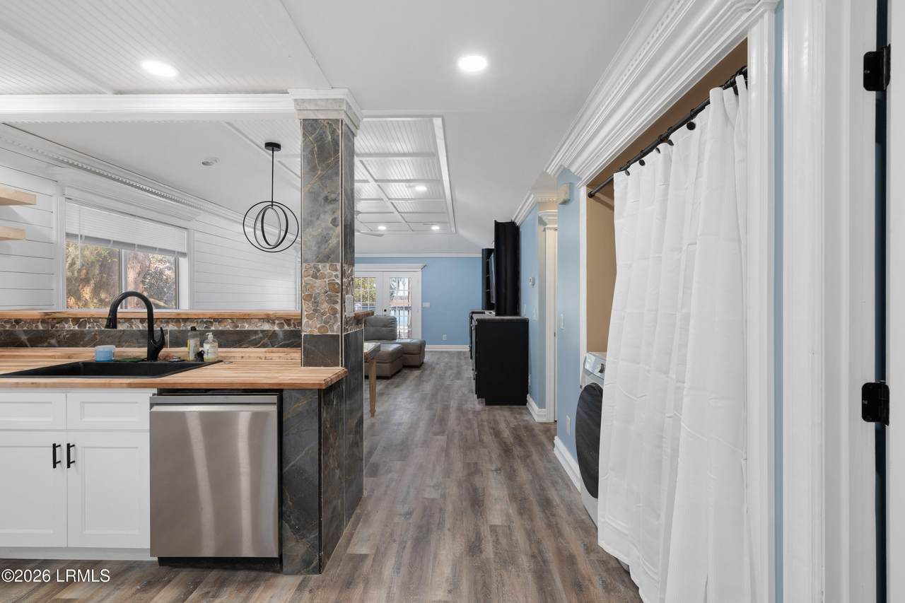102 Battery Lane - Photo 1