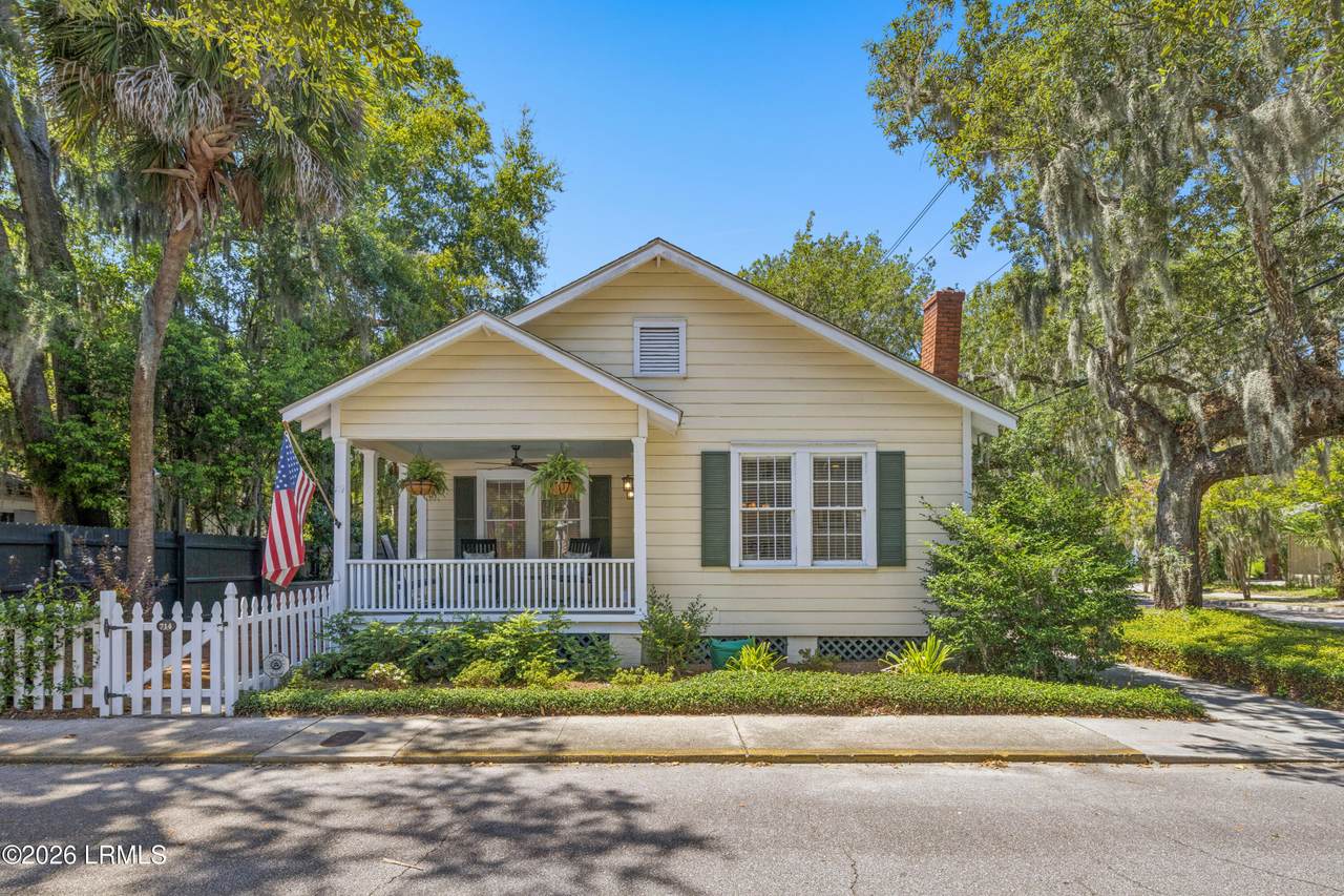 714 Charles Street - Photo 1