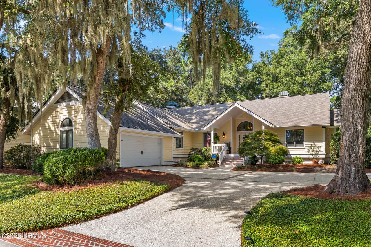 718 Island Circle - Photo 1