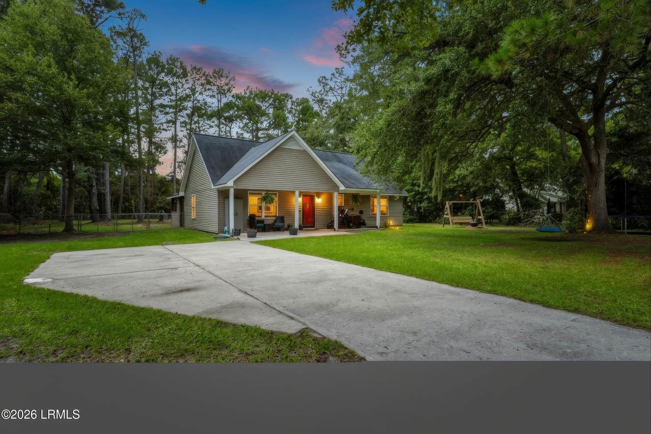 16 Hewlett Road - Photo 1