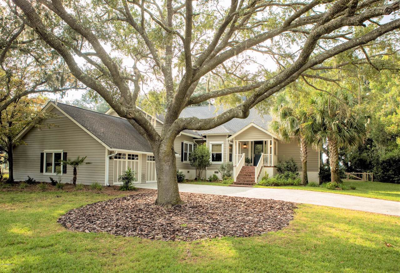 4 Country Club Drive - Photo 1