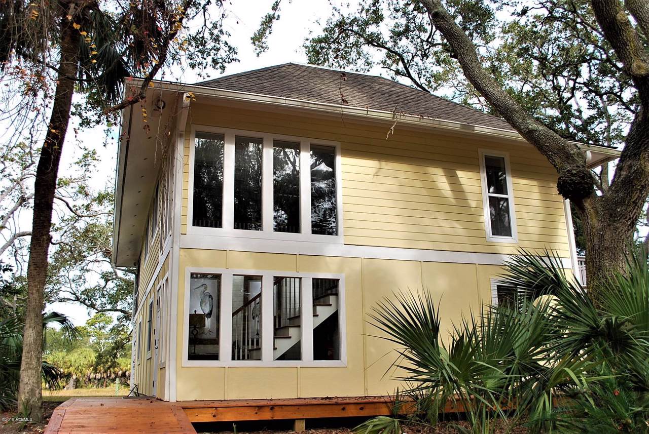 353 Tarpon Boulevard - Photo 1