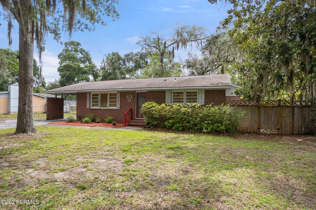 615 Center Drive - Photo 1