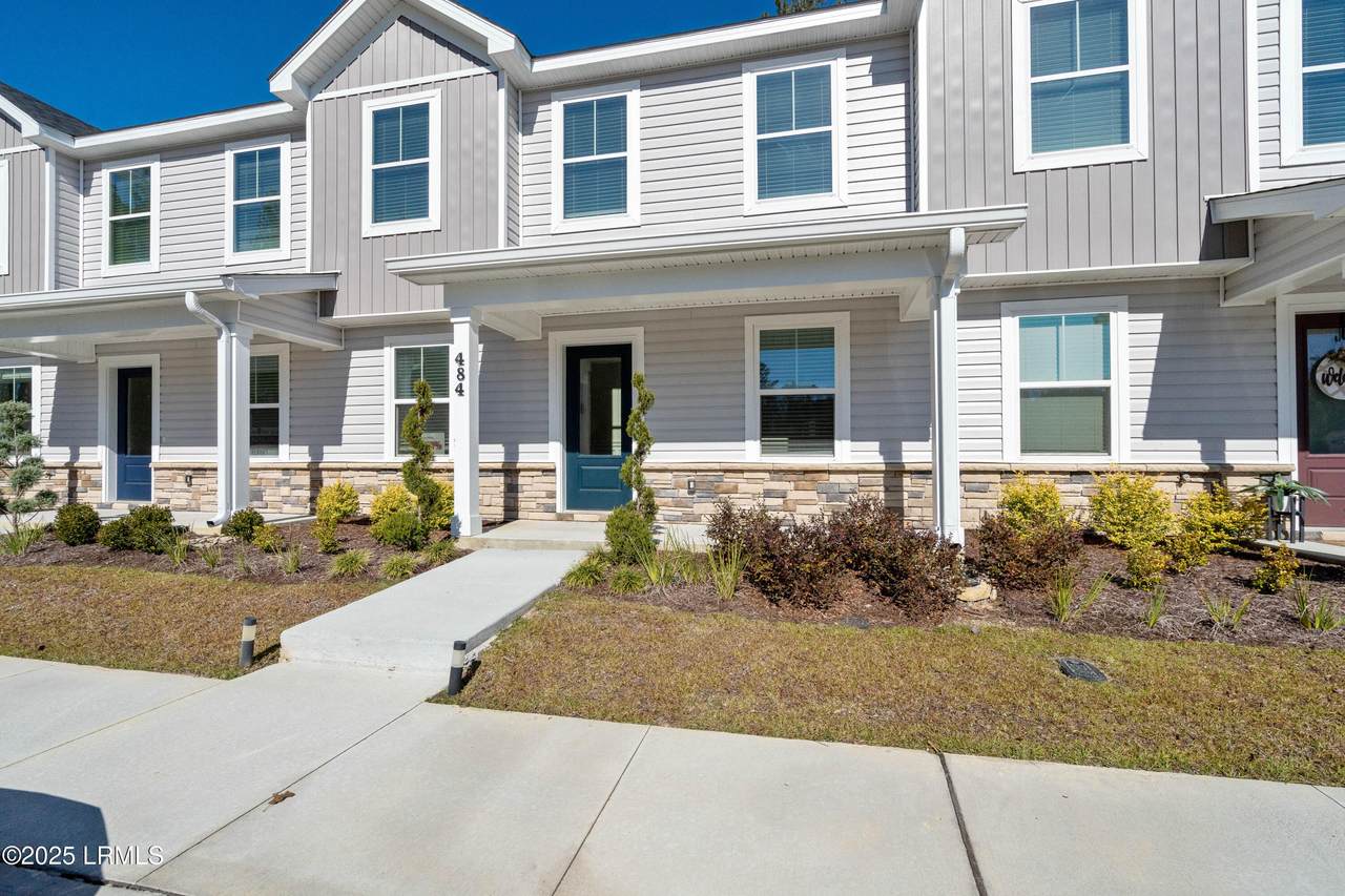 484 Royal Road - Photo 1