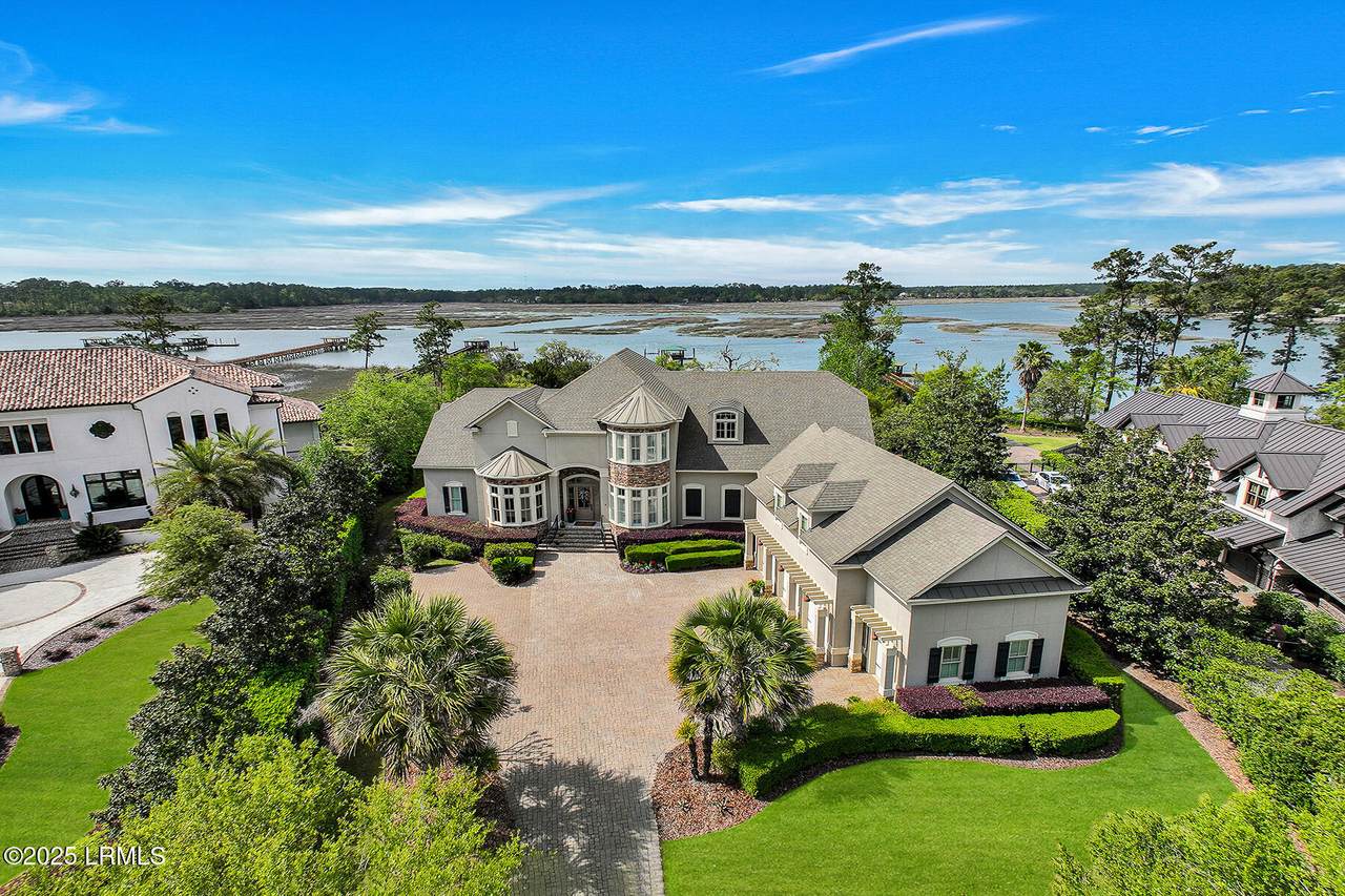 8 York Circle - Photo 1