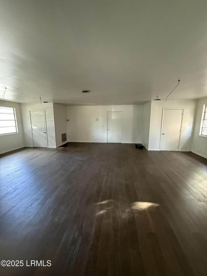 1404 Paris Avenue - Photo 1