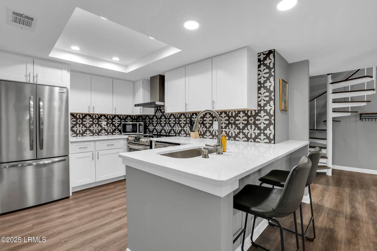 20 Queens Folly Road - Photo 1