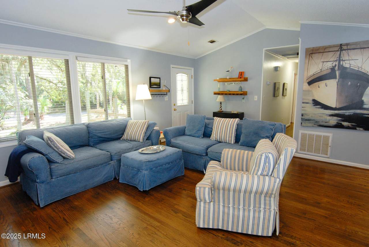 410 Skimmer Cove - Photo 1