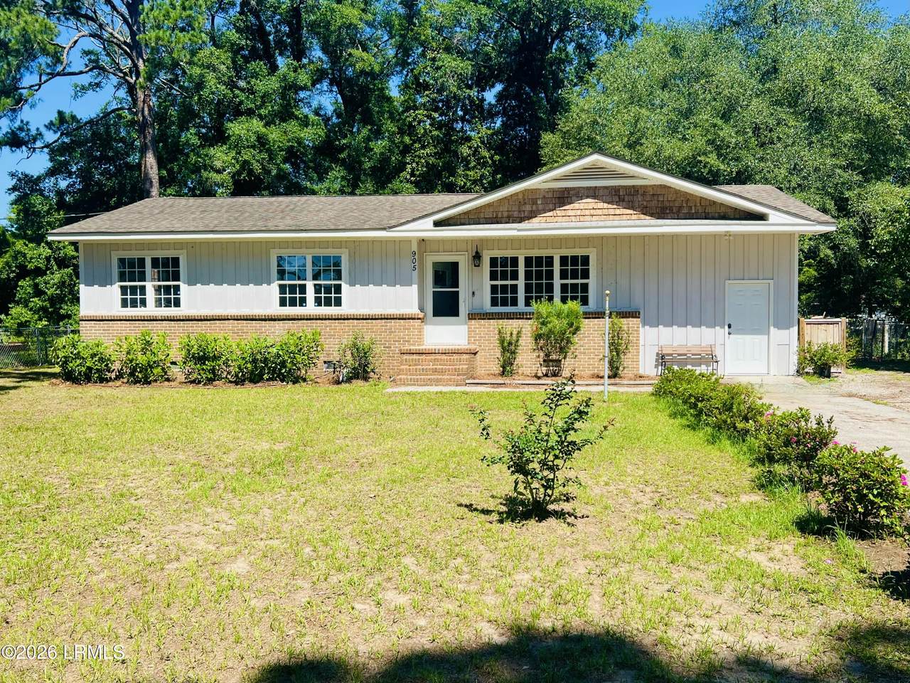 905 Belleview Circle - Photo 1