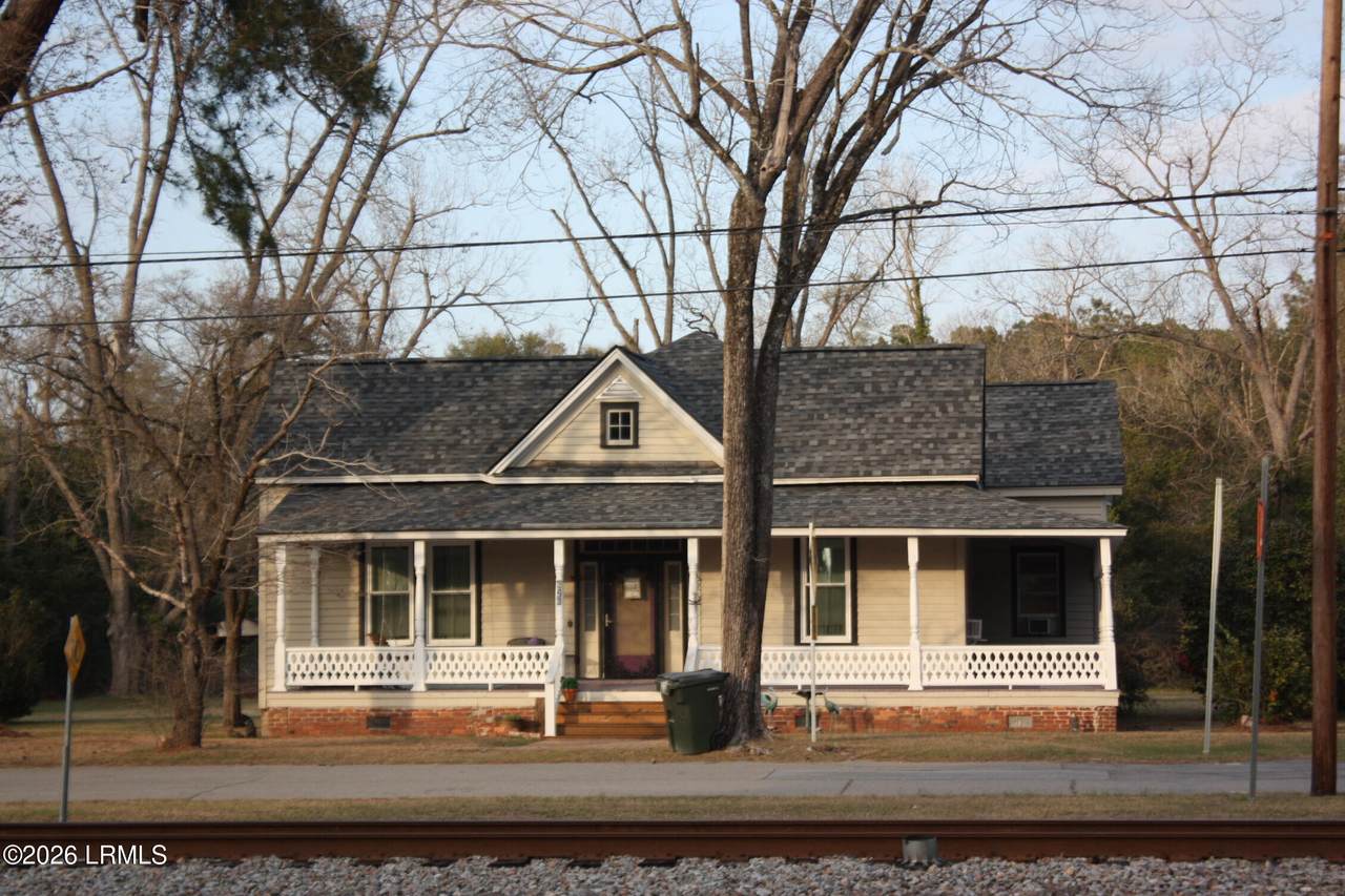 626 Railroad Avenue - Photo 1