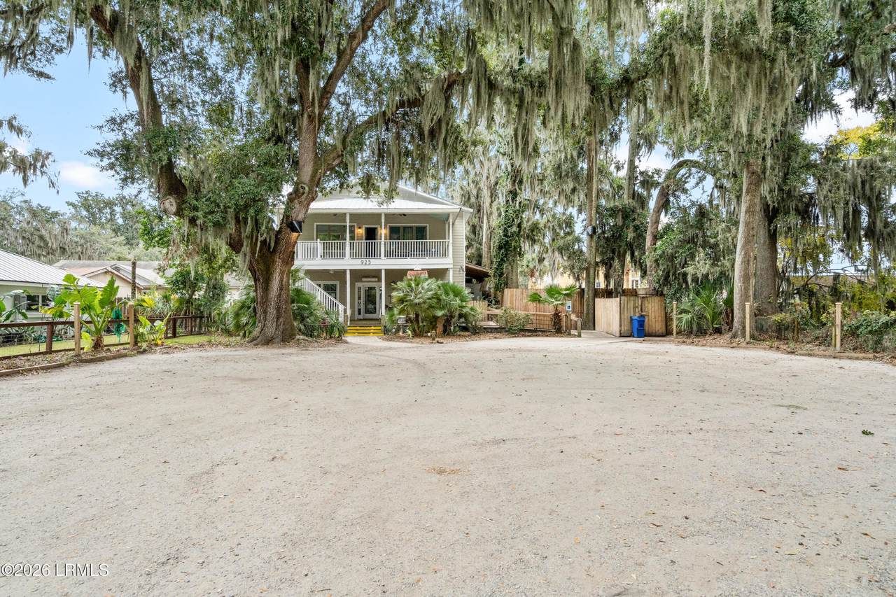 925 10th Street - Photo 1