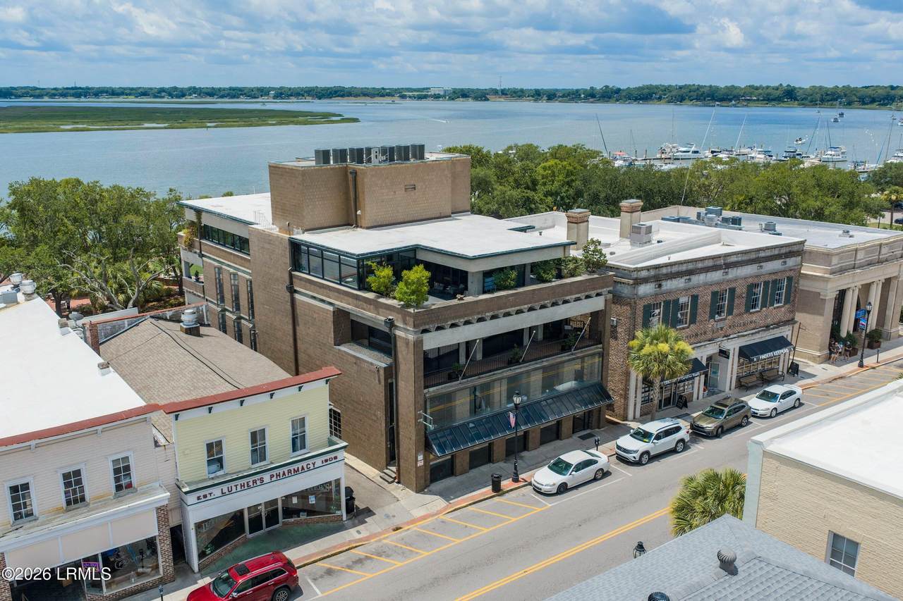 916 Bay Street - Photo 1