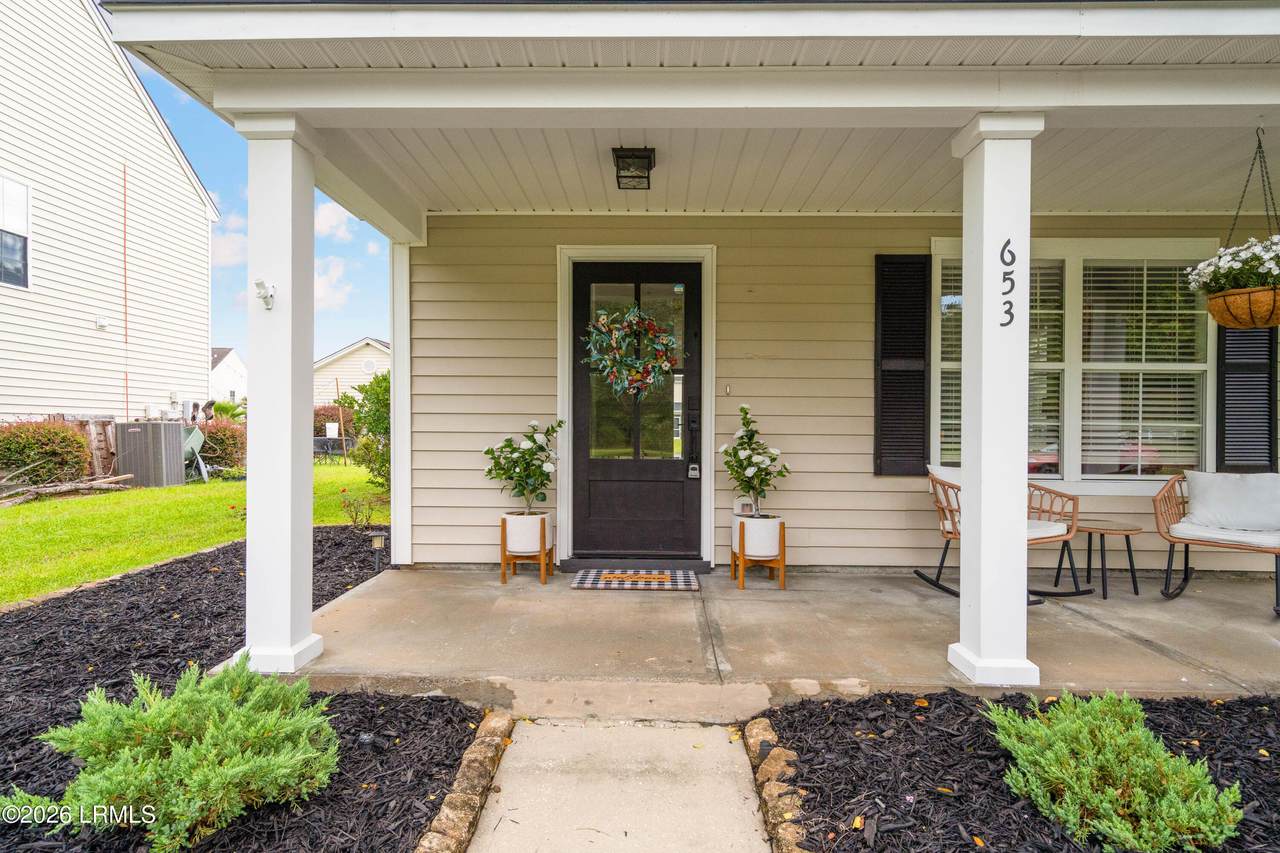 653 College Park Circle - Photo 1