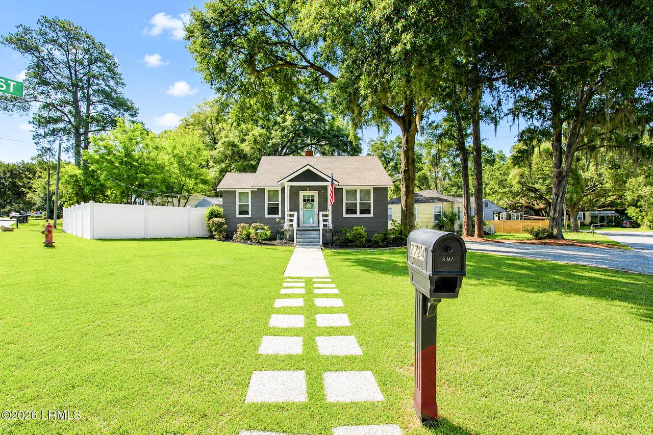2724 Oaklawn Avenue - Photo 1