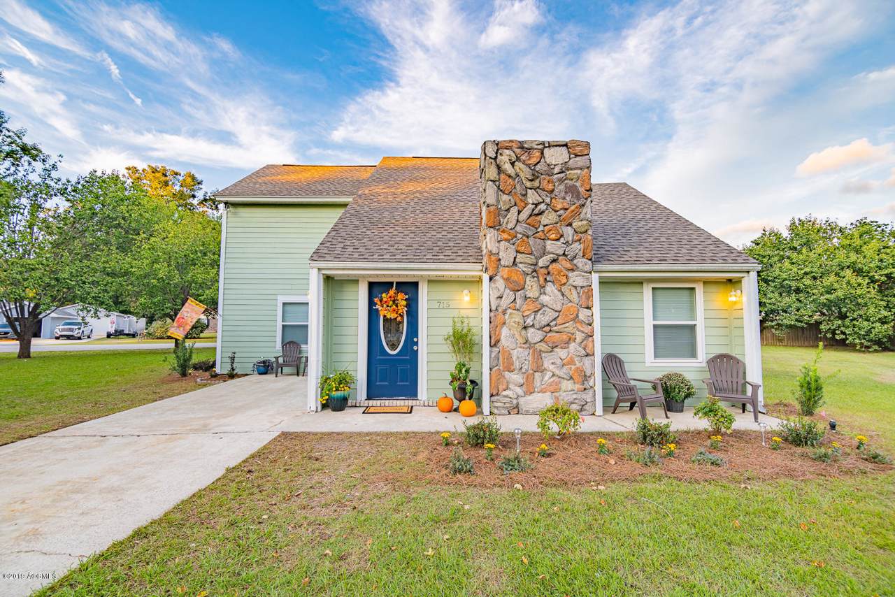 715 Sunset Circle - Photo 1